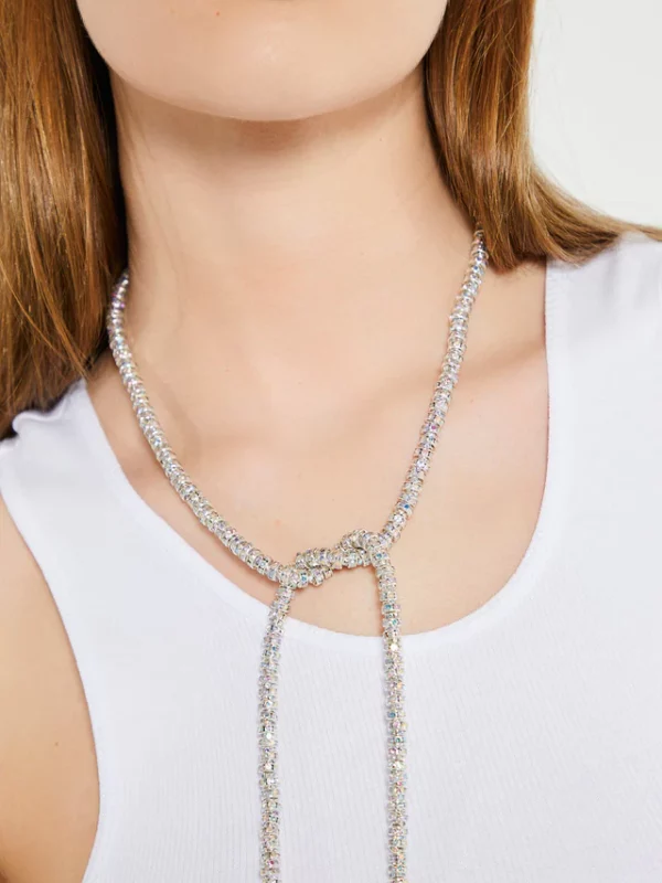 Silver Serpent Chain: A Versatile Fashion Chameleon