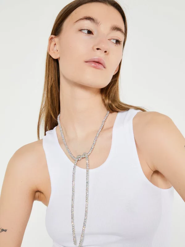 Silver Serpent Chain: A Versatile Fashion Chameleon - Image 3